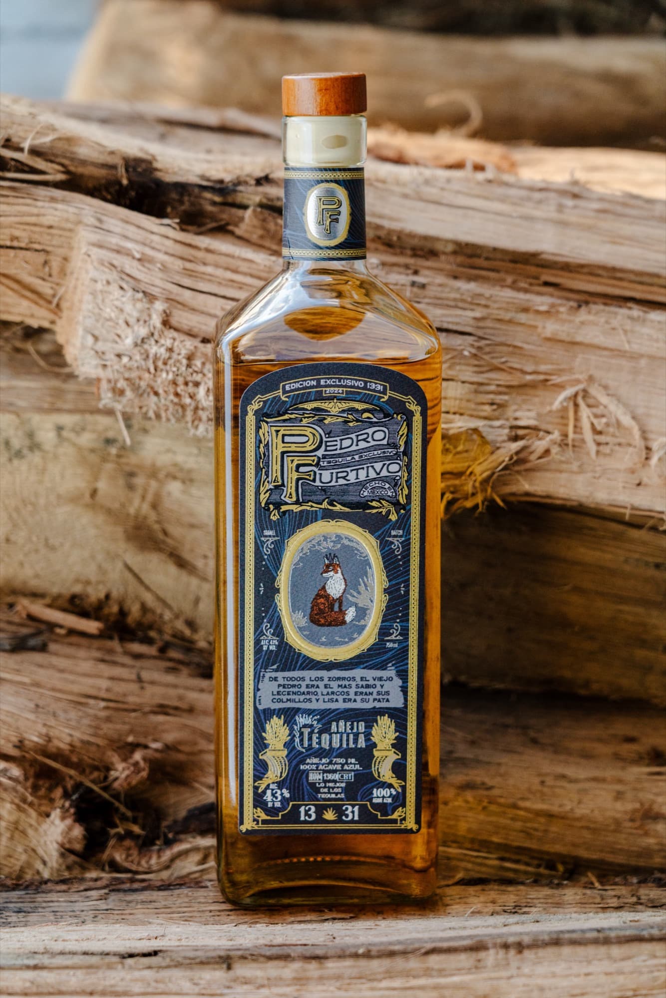 Pedro Furtivo 1331 Añejo standing on split wood